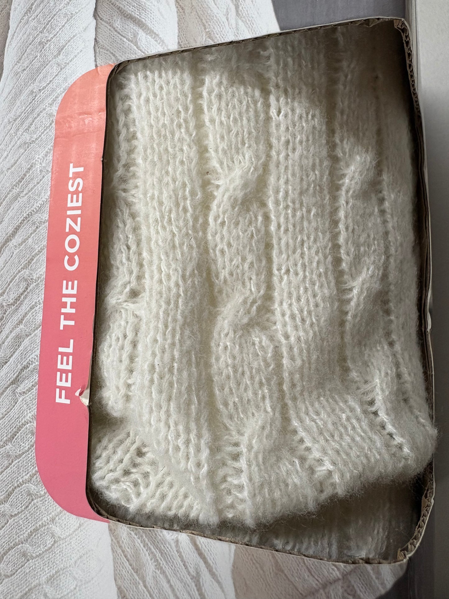 Brookstone 50”x60” Sweater Knit Throw Blanket, New