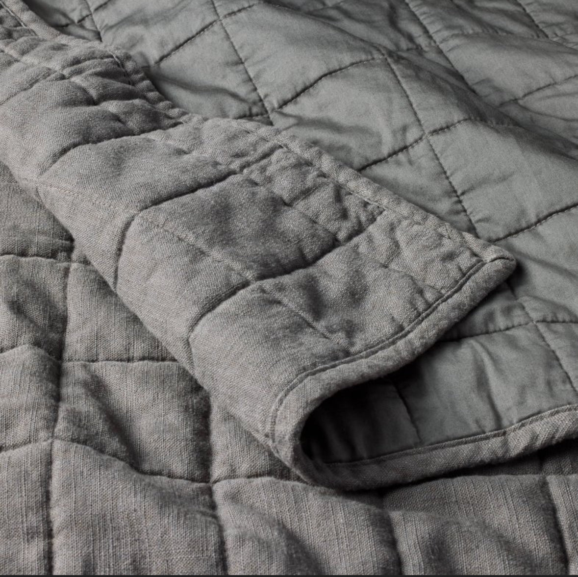 Casaluna Full/Queen Heavyweight Linen Blend Quilt, New