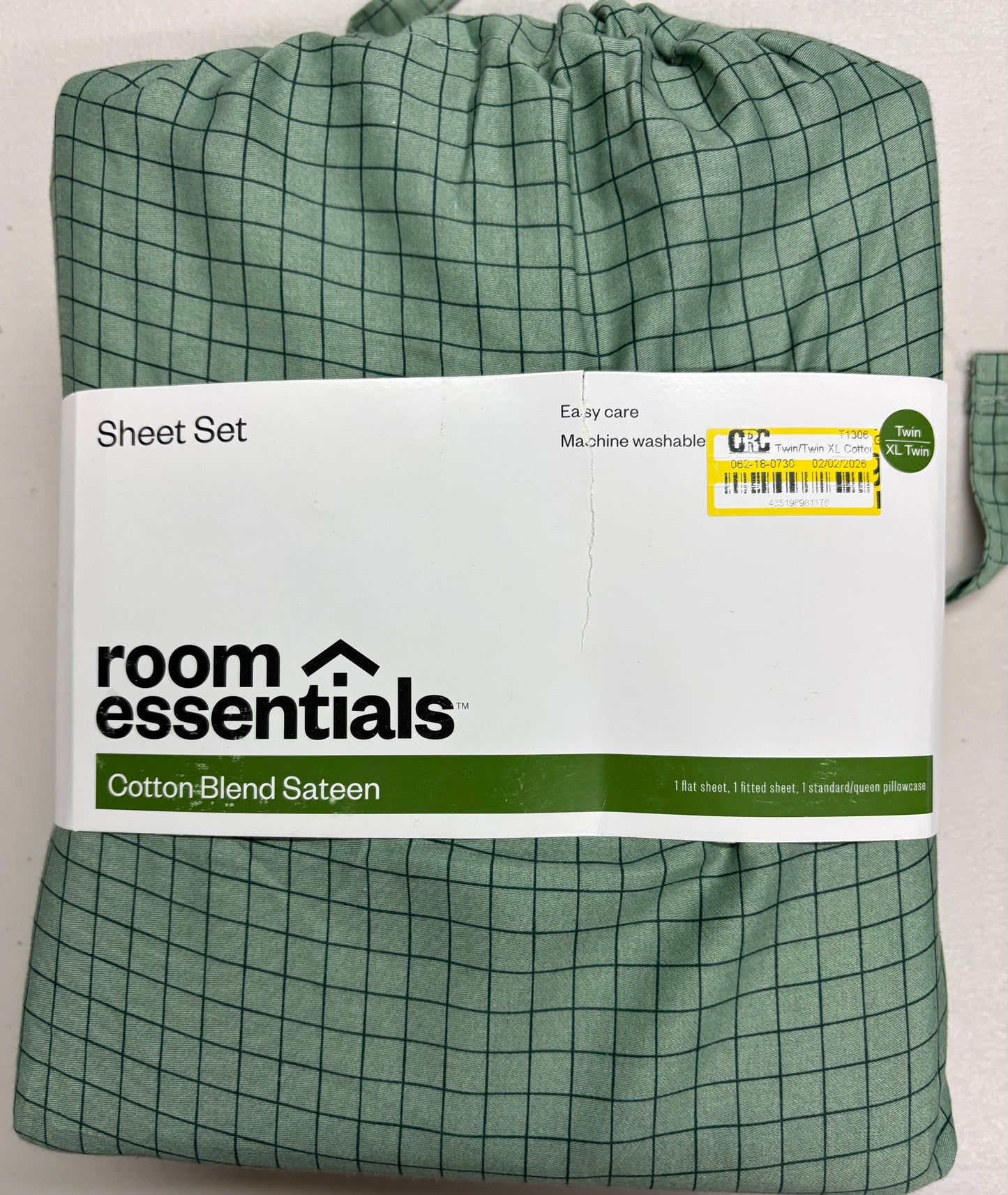 Room Essentials Twin/XL Twin Bedding Bundle, New