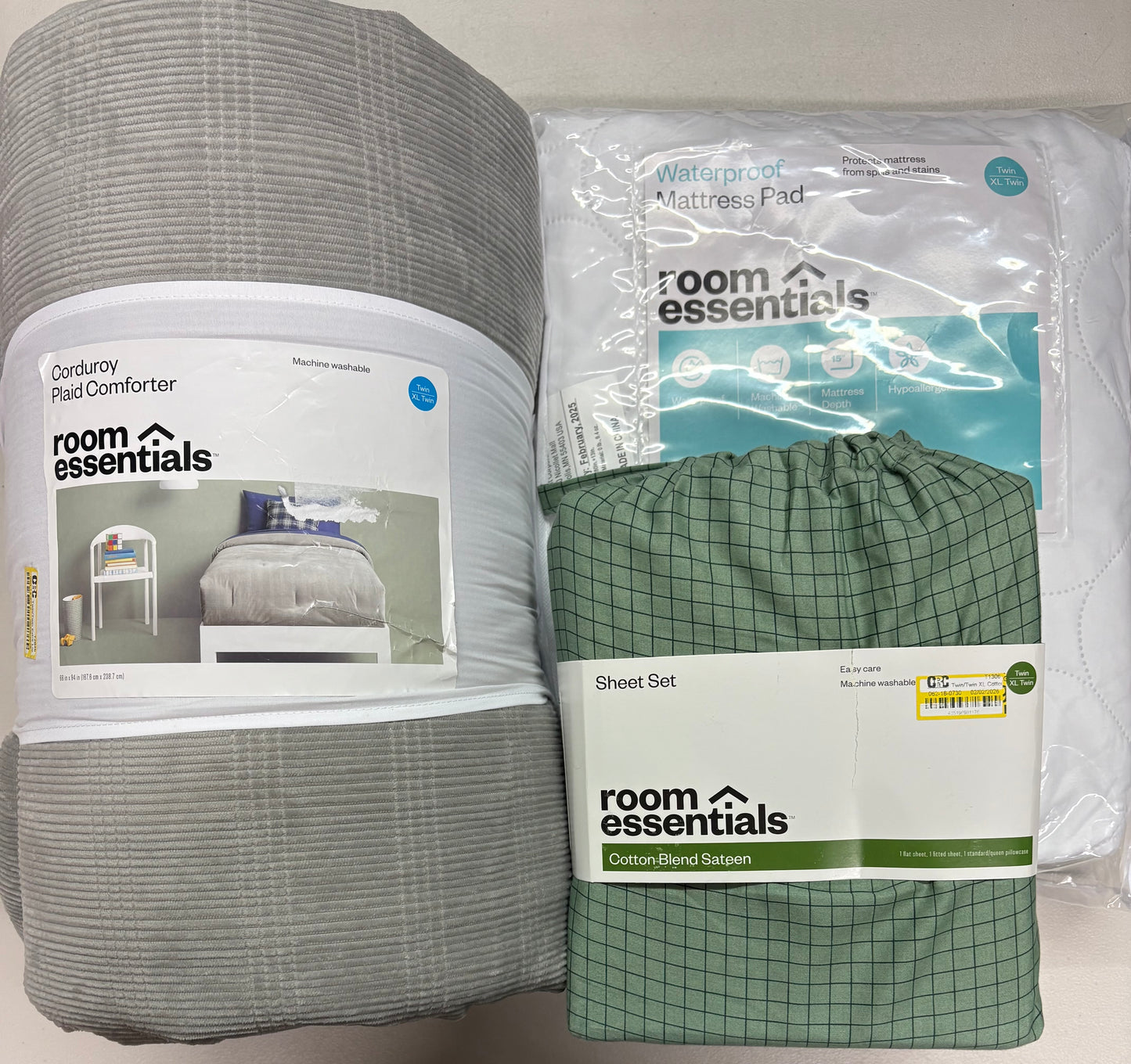Room Essentials Twin/XL Twin Bedding Bundle, New