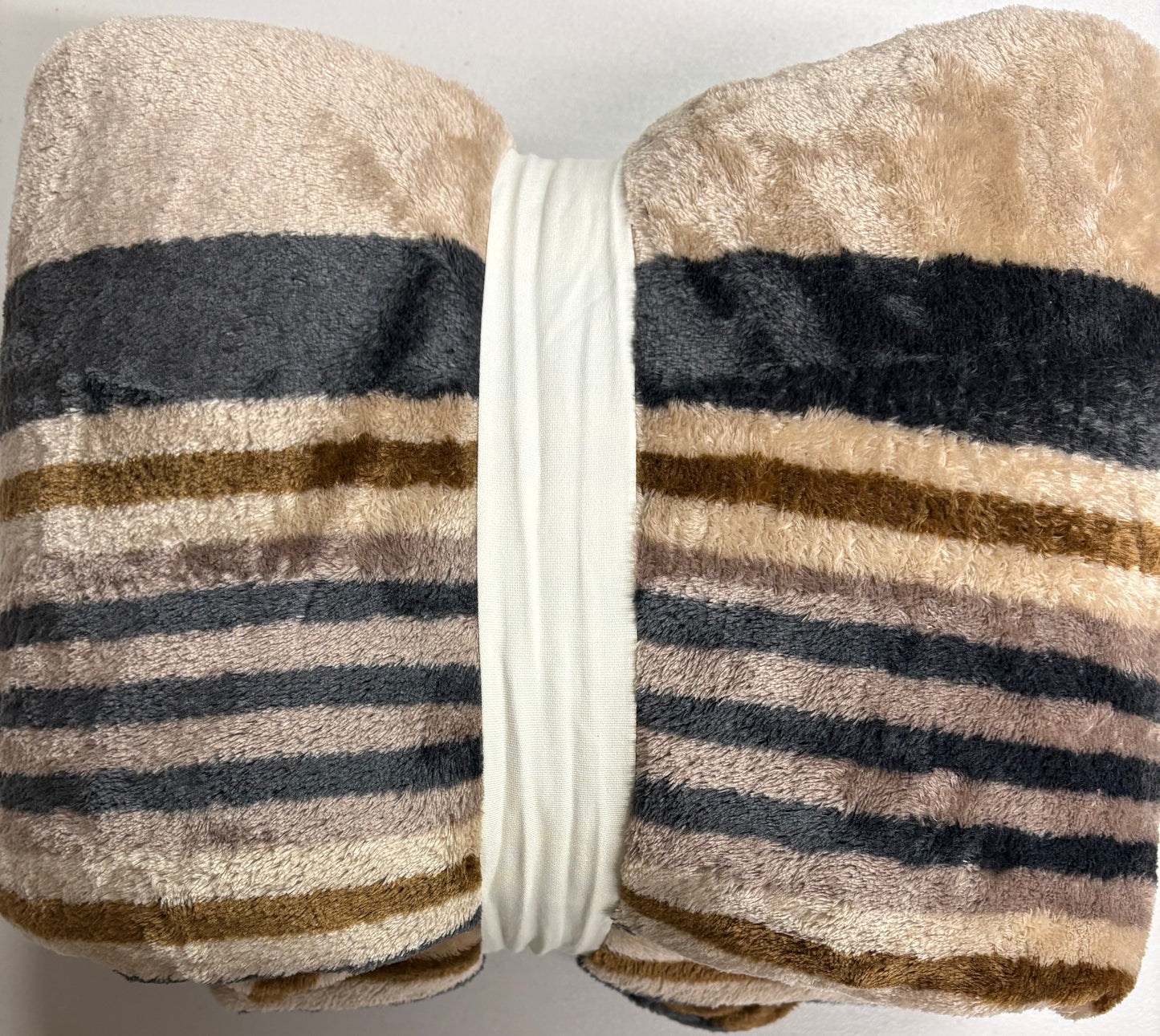 Threshold Full/Queen Microplush Bed Blanket, New