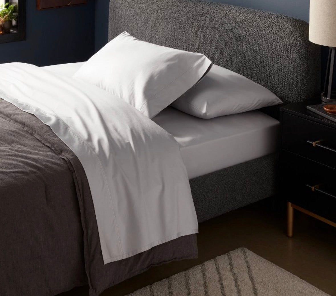 Threshold Queen Hotel Collection Sheet Set, New
