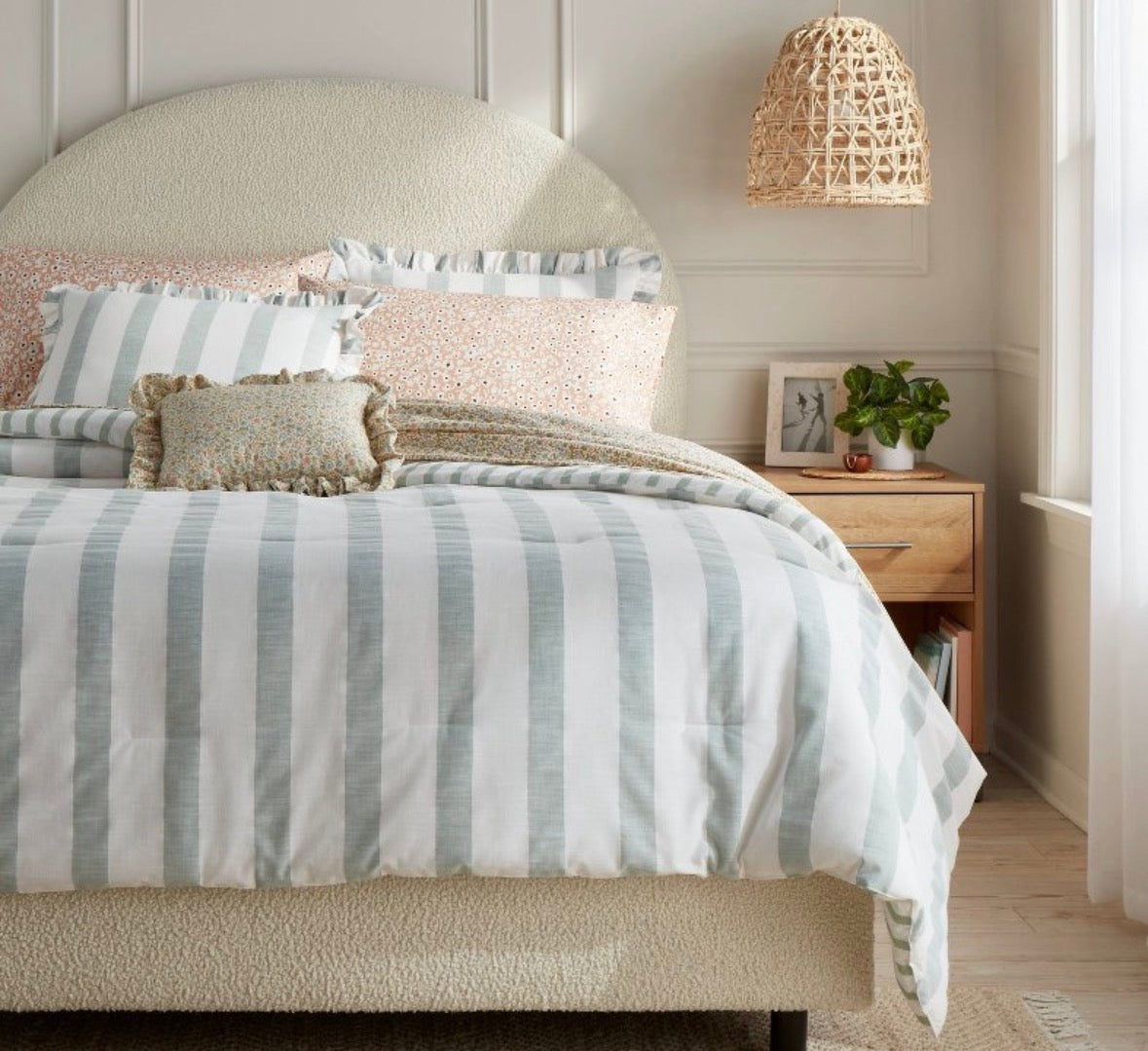 Threshold Queen 8 Pc. Cabana Bedding Set, New