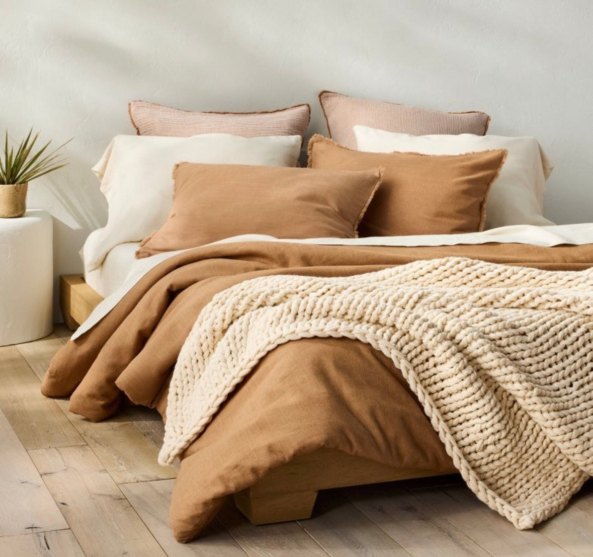 Casaluna 50"x70" Oversized hand Knit Throw Blanket, New