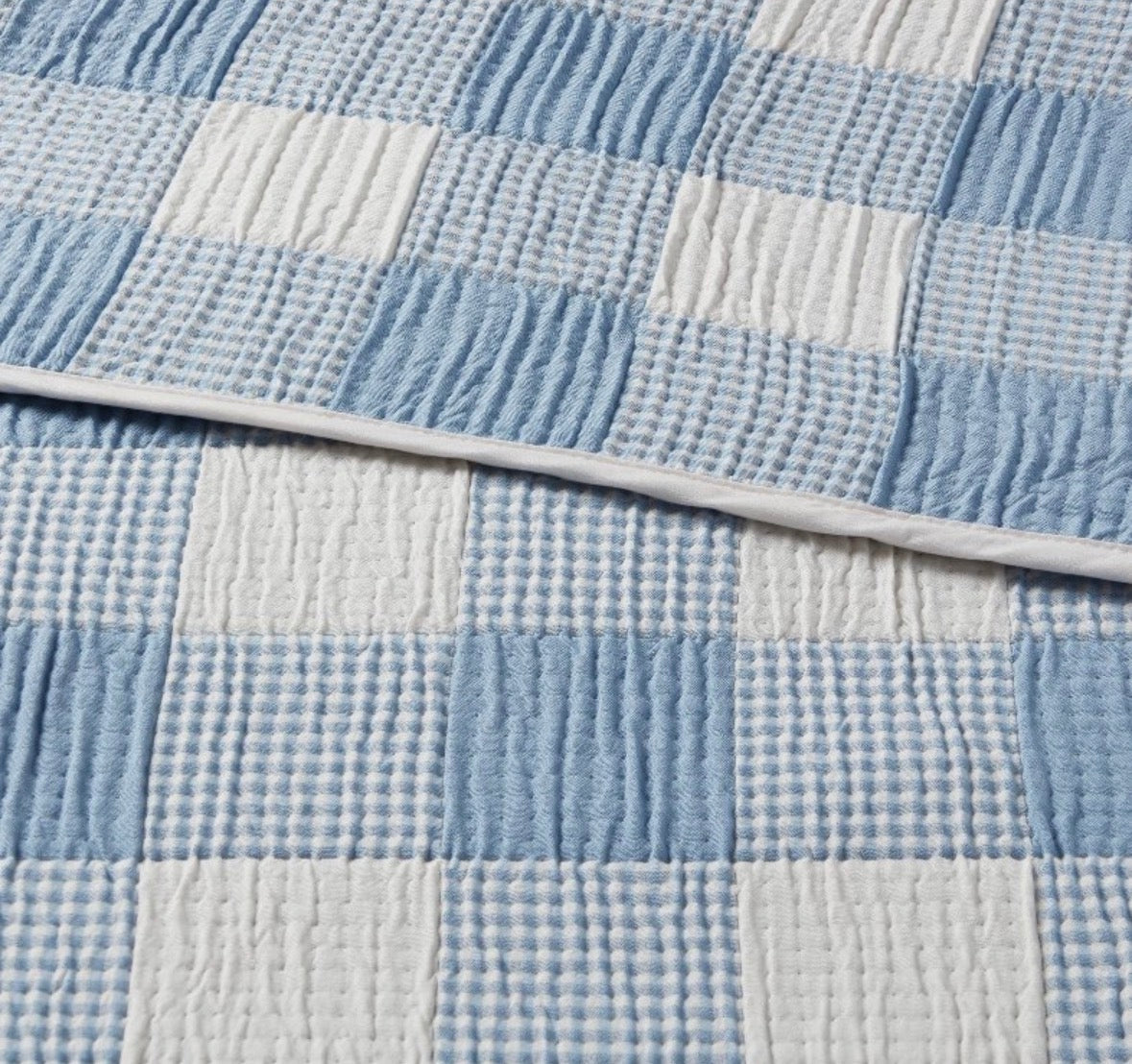 Room Essentials Full/Queen Matelasse Plaid Quilt, New