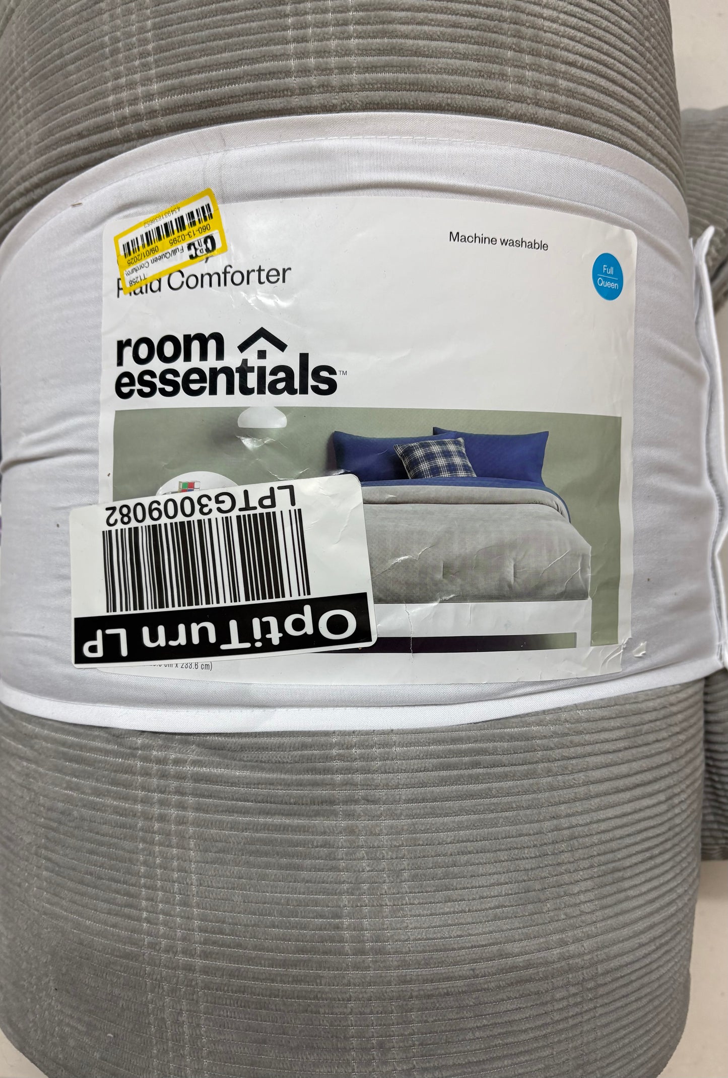 Room Essentials Queen Bedding Bundle, New