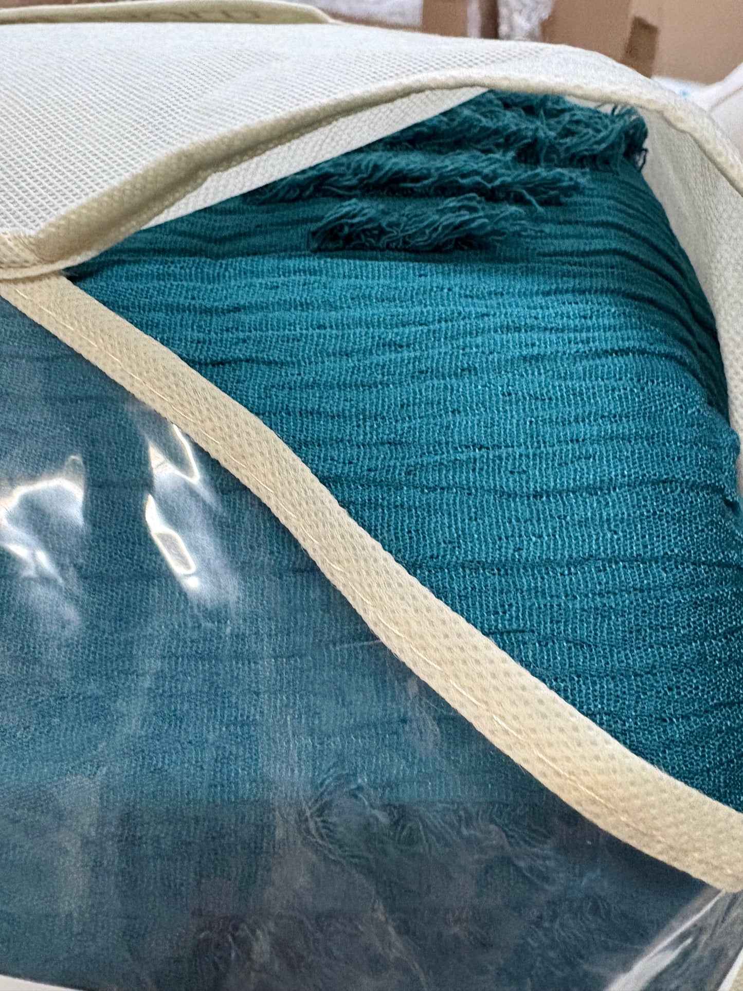 Threshold King Tufted Diamond Crinkle Comforter Set, New