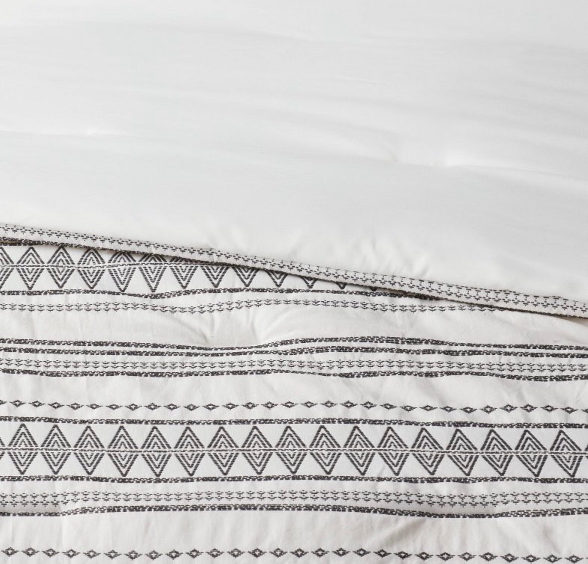 Threshold Queen 8 pc. Woven Diamond Comforter Set, New